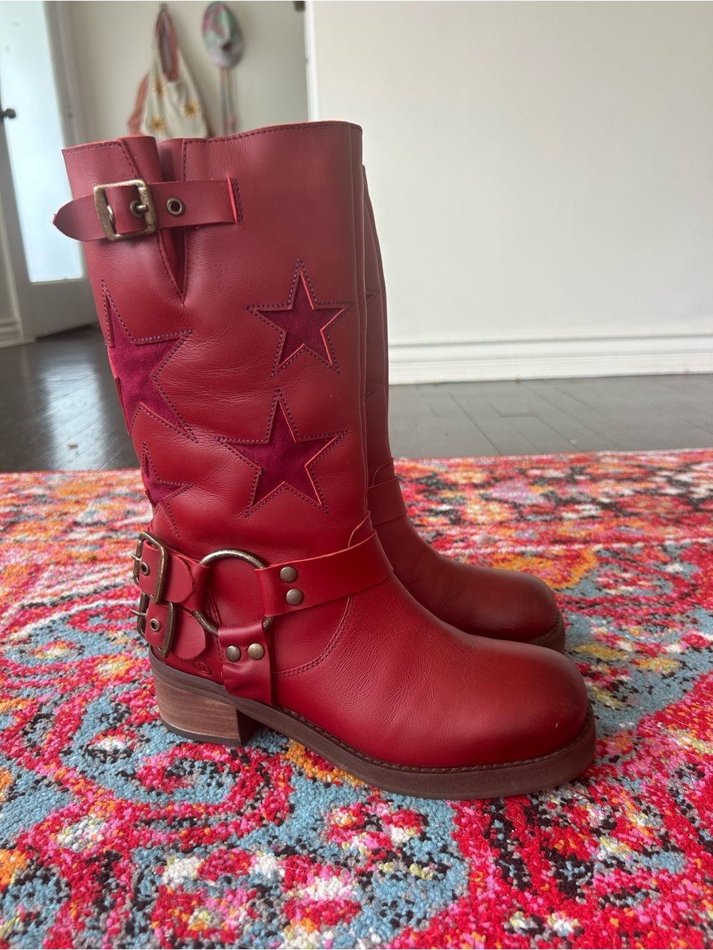 NEVER WORN Women's Red Star-Accent Leather Mid-Calf Boots - Picture 3 of 4